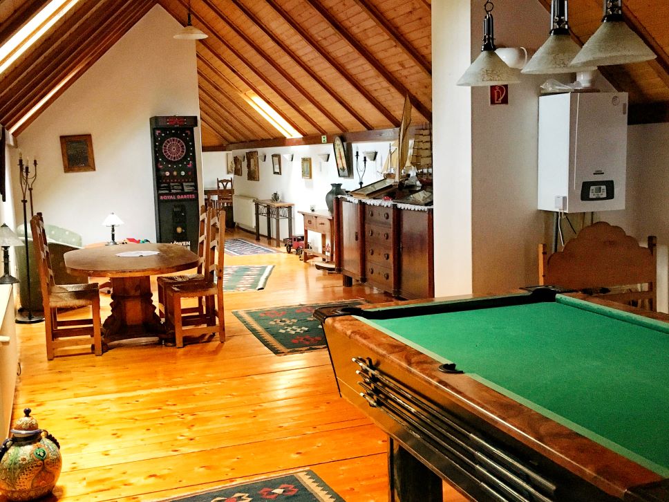 Társalgó, az étterem emeletén